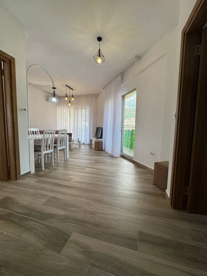 Spacious living room with dining area and access to the terrace.