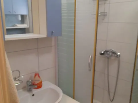 Izdavanje, dvosoban stan, 51m², Kalimanj, Tivat - image 5