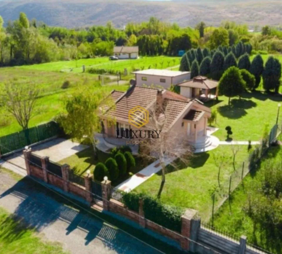 Izdavanje, kuća, 150m², Rogami, Podgorica