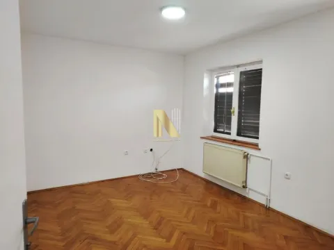 Izdavanje, kuća, 80m², Centar, Novi Sad - image 11