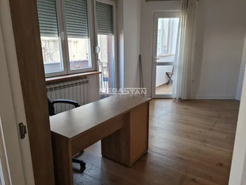 Izdavanje, poslovni prostor, 72m², Kalenić Pijaca, Vračar Sve Podlokacije - image 11