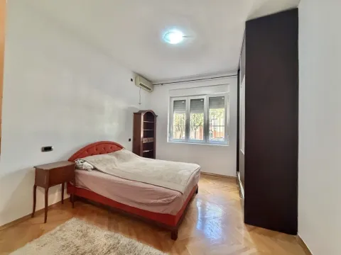Furnished bedroom with a double bed, wardrobe, and parquet flooring. - image 6