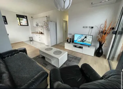 Living room connected with the kitchen in bright tones. - image 9