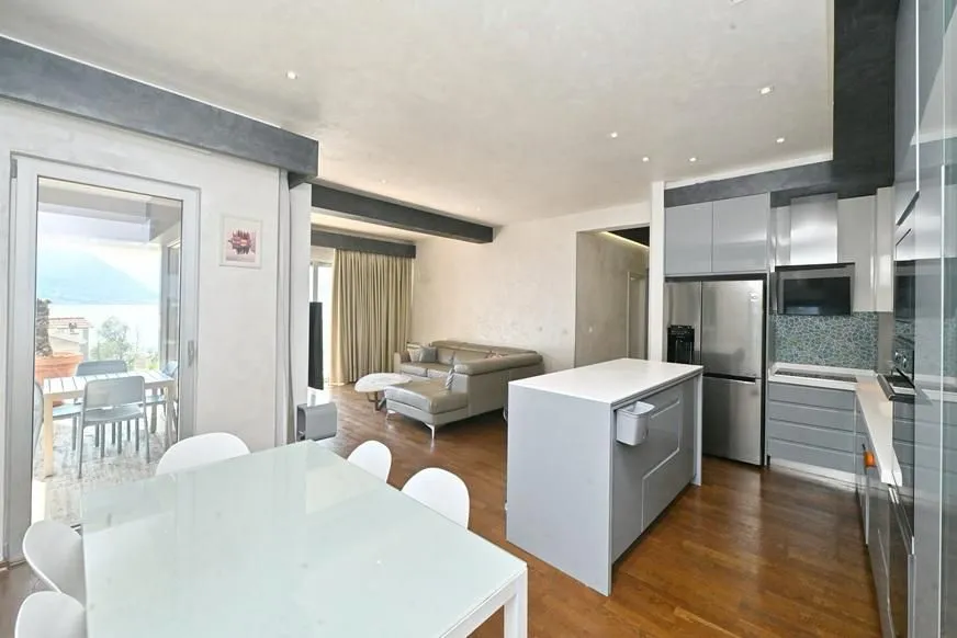 Rent, three bedroom apartment, 130m², Dobrota, Kotor