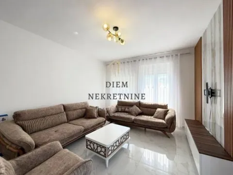 Izdavanje, dvosoban stan, 76m², Podgorica, Crna Gora