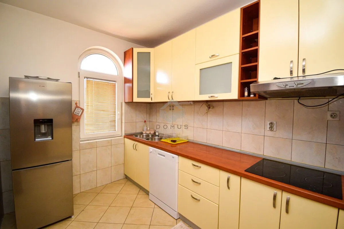 Rent, four bedroom apartment, 180m², Tološi, Podgorica