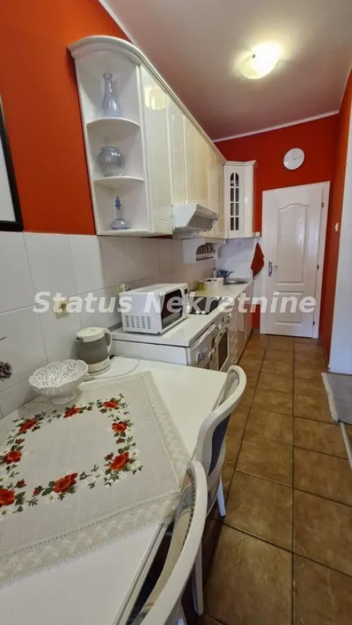 Prodaja, četvorosoban stan, 120m², Centar, Novi Sad