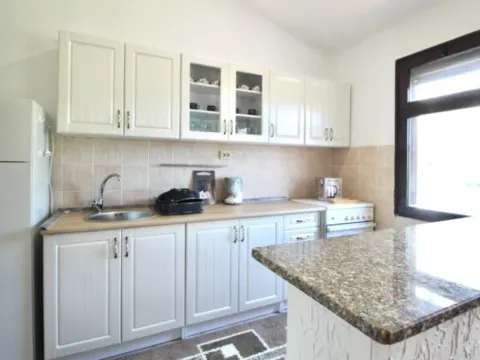 Izdavanje, dvosoban stan, 80m², Čeluga, Bar - image 4