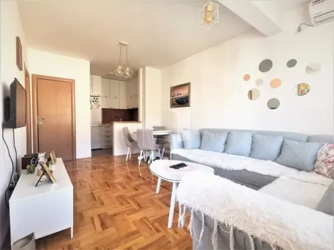 Rent, apartment, 43m², Pobrežje, Podgorica - image 2