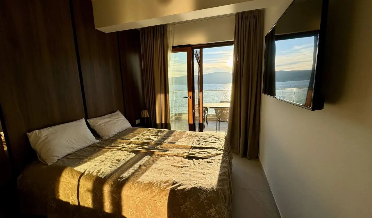 Izdavanje, dvosoban stan, 91m², Opatovo, Tivat