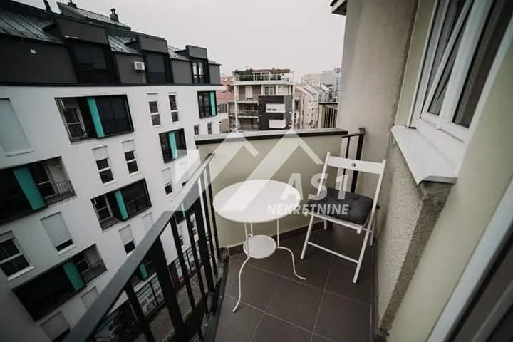 Izdavanje, dvosoban stan, 50m², Centar, Novi Sad