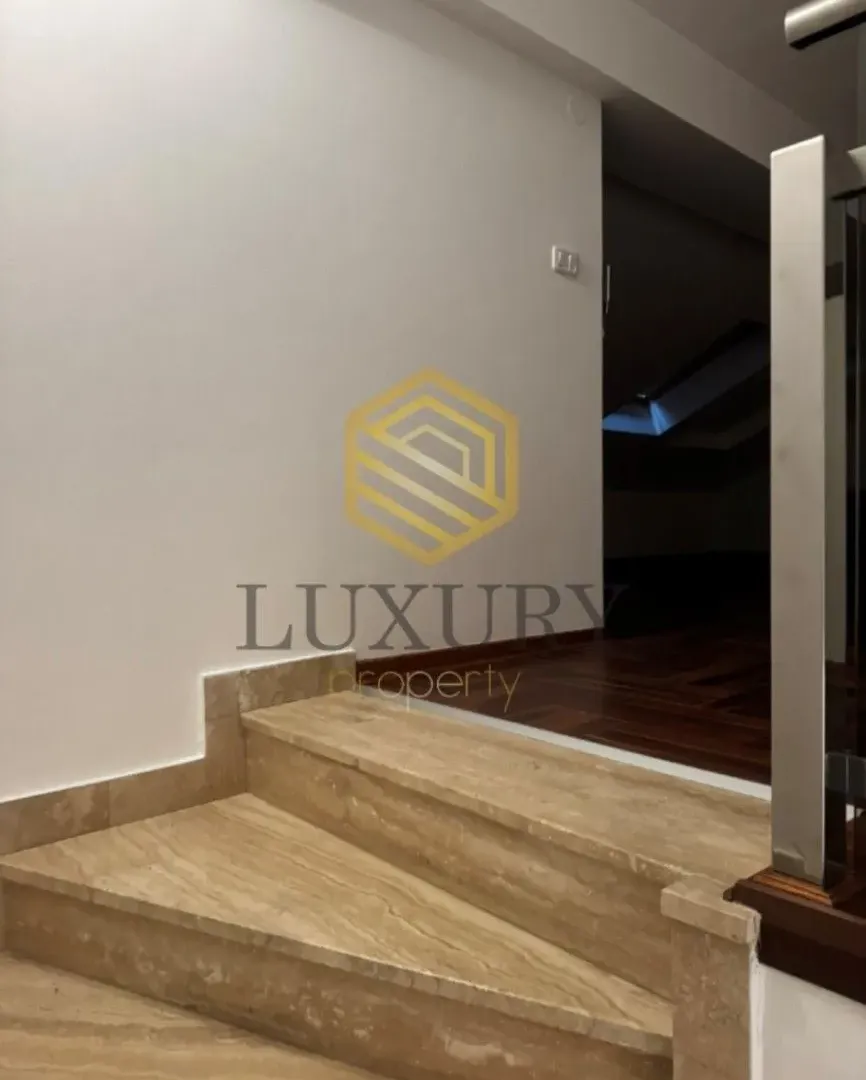 Prodaja, četvorosoban stan, 174m², Gorica C, Podgorica