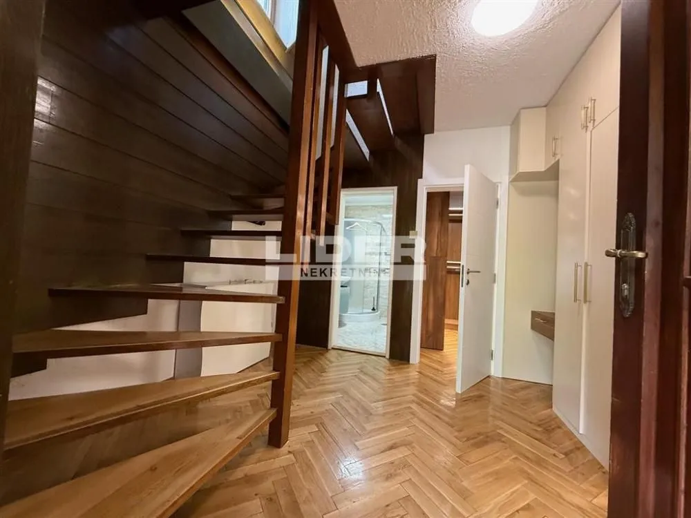 Izdavanje, kuća, 150m², Savski Venac, Beograd