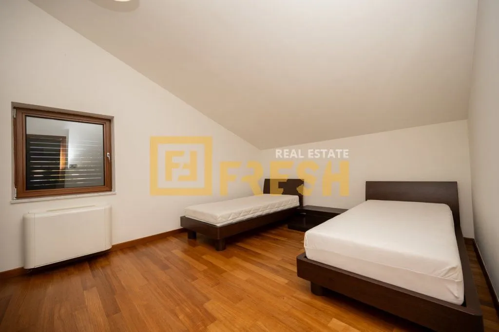 Rent, house, 380m², Mareza, Podgorica
