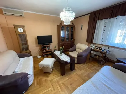 Kuća in Sremska Kamenica