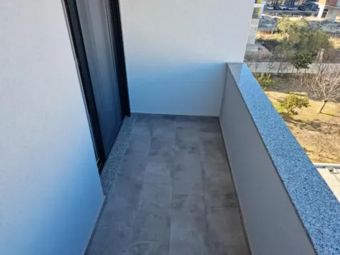 Sale, one bedroom apartment, 45m², Ulcinj, Crna Gora - image 8