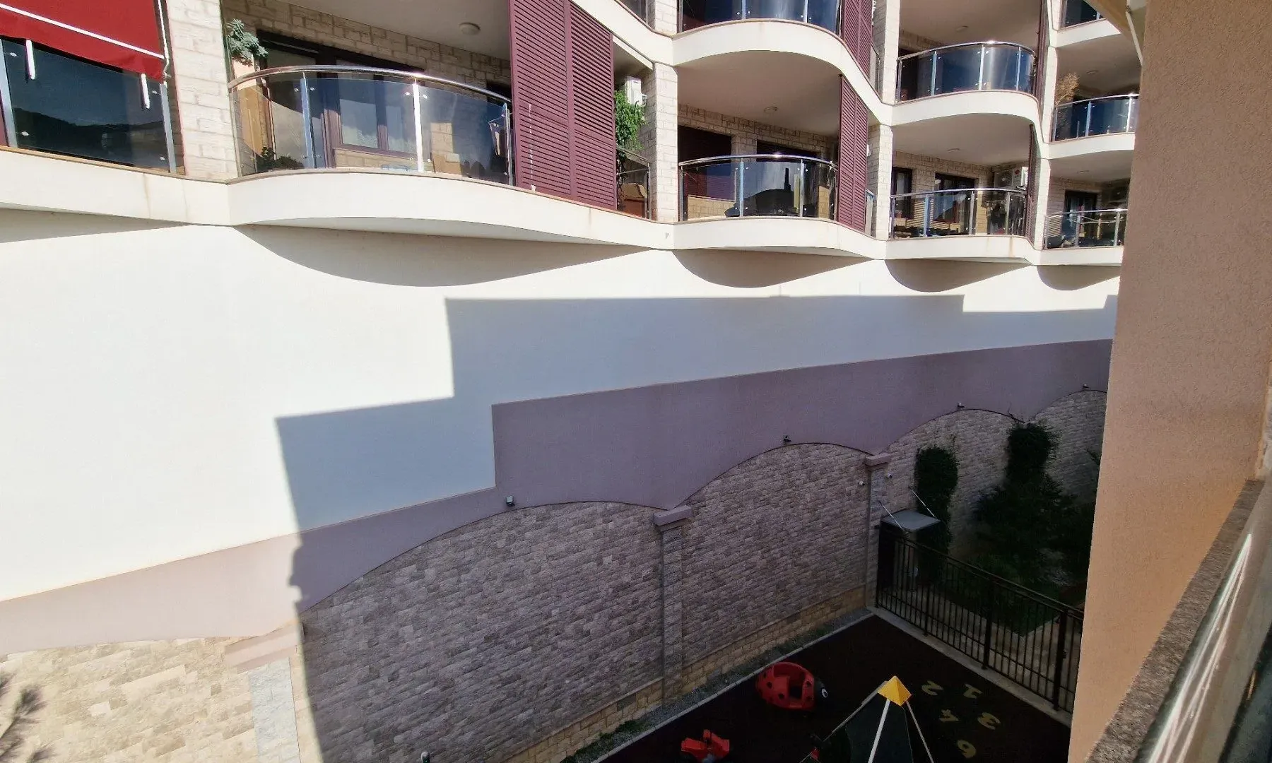 Izdavanje, jednosoban stan, 90m², Bečići, Budva