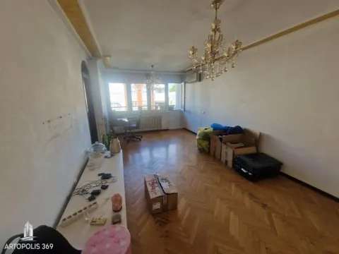 Empty living room with parquet flooring and moving boxes. - image 14