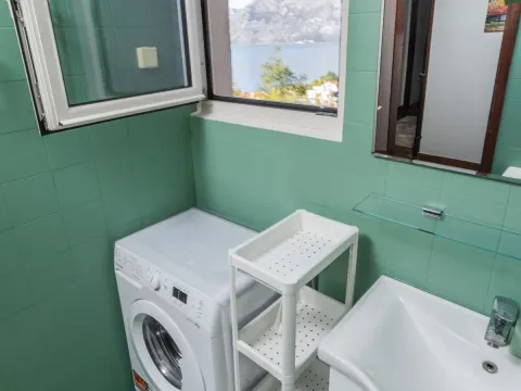 Izdavanje, trosoban stan, 103m², Dobrota, Kotor - image 6