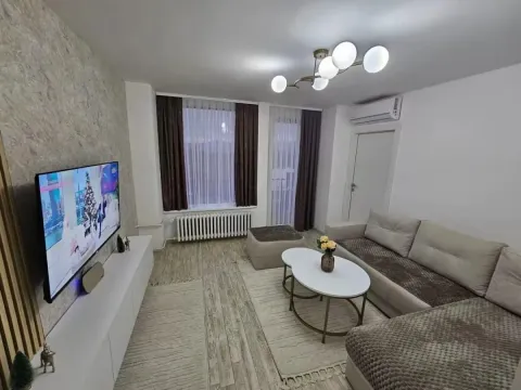 Izdavanje, trosoban stan, 57m2, Centar, Niš Izdavanje, trosoban stan, 57m2, Centar, Niš