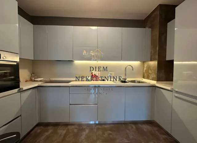 Izdavanje, dvosoban stan, 75m², Preko Morače, Podgorica