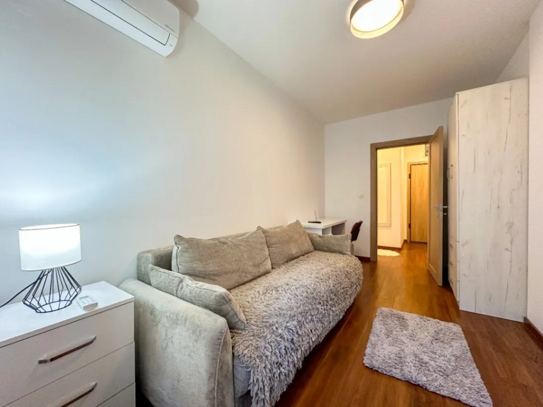 Izdavanje, dvosoban stan, 69m², Master Kvart, Podgorica
