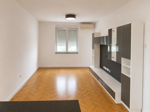 Rent, three bedroom apartment, 90m², Tuški Put, Podgorica - image 9