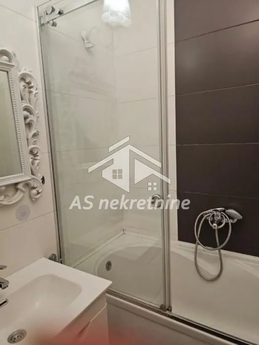 Izdavanje, četvorosoban stan, 96m², Vračar Sve Podlokacije, Beograd