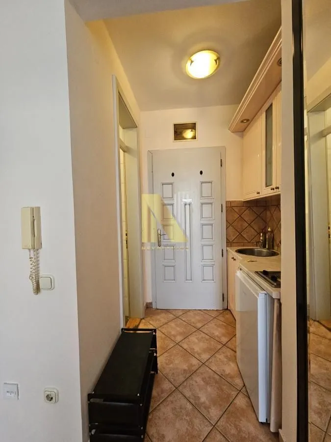 Izdavanje, garsonjera, 16m², Socijalno, Novi Sad Sve Podlokacije