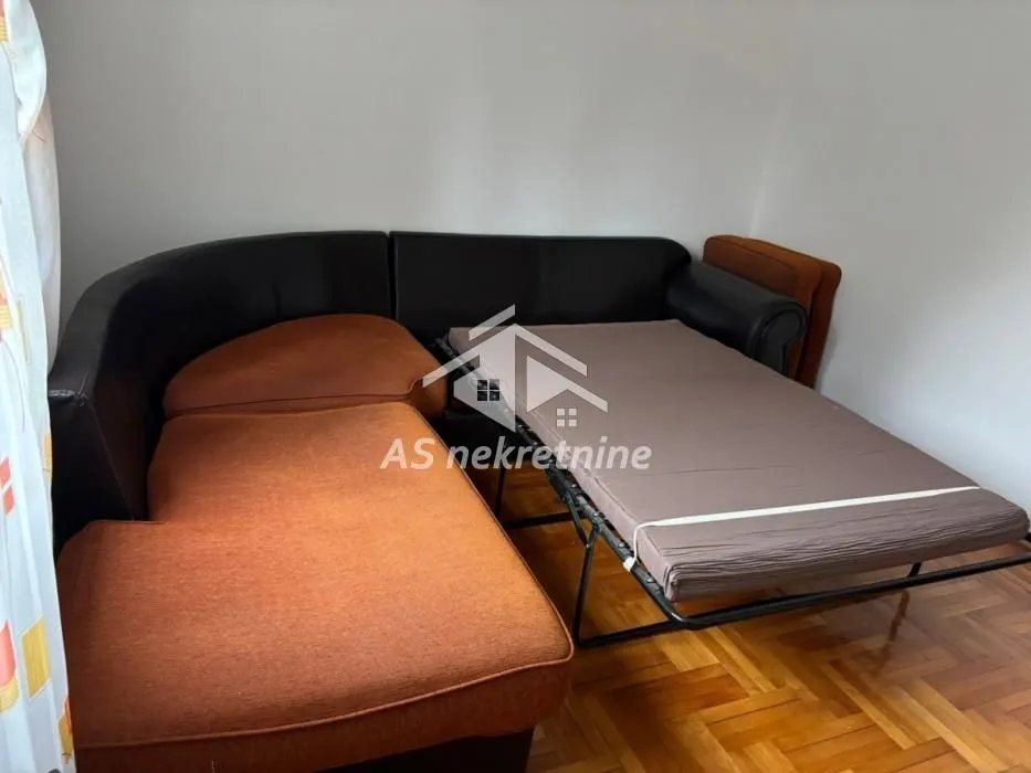 Izdavanje, trosoban stan, 120m², Uciteljsko Naselje, Zvezdara Sve Podlokacije