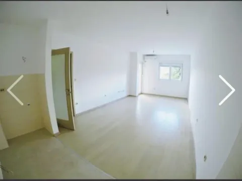 Izdavanje, poslovni prostor, 70m², City Kvart, Podgorica