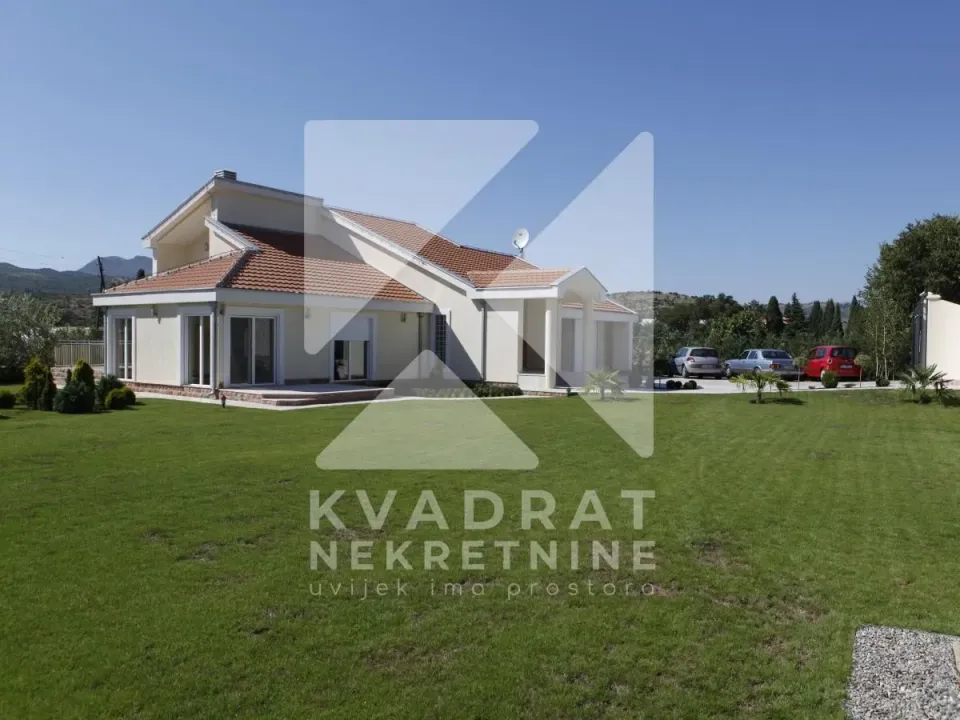 Rent, house, 250m², Donji Kokoti, Podgorica