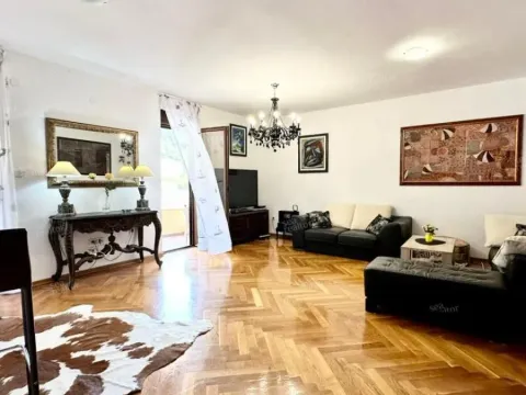 Prodaja, trosoban stan, 99m², Podkošljun, Budva