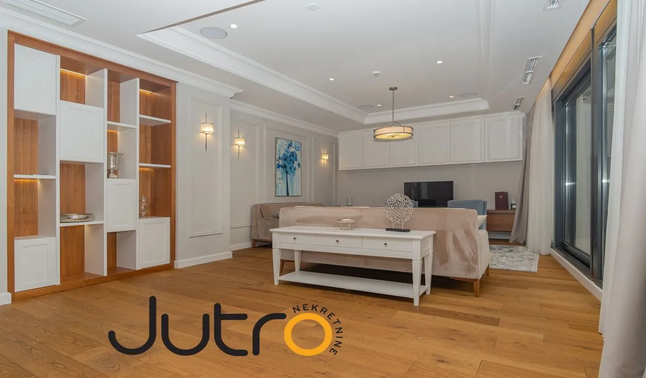 Prodaja, trosoban stan, 237m², Centar, Bar