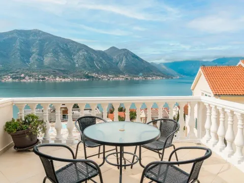 Sale, one bedroom apartment, 41m², Dobrota, Kotor - image 1