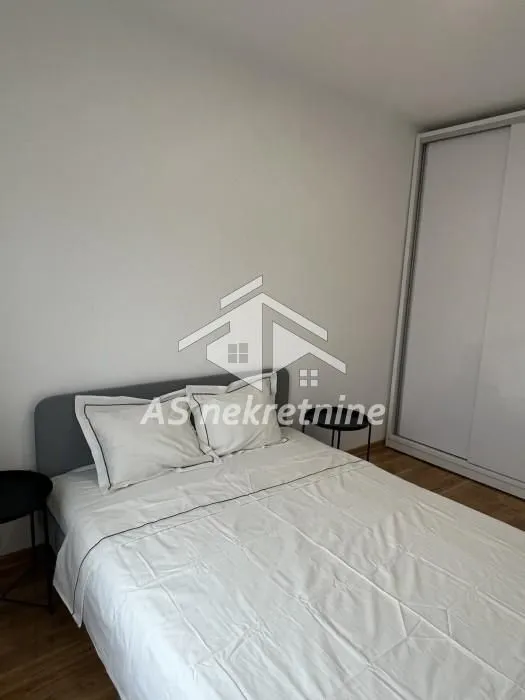 Rent, two bedroom apartment, 43m², Južni Bulevar, Vračar Sve Podlokacije