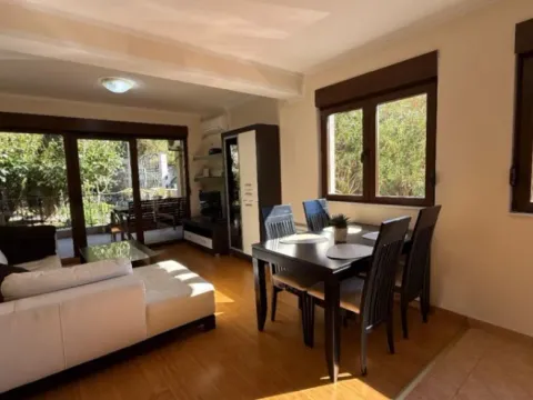 Prodaja, dvosoban stan, 68m², Podmaine, Budva