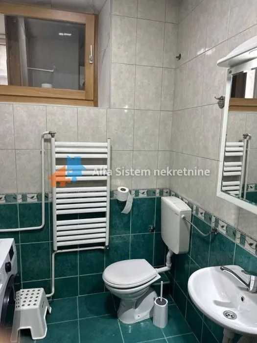 Izdavanje, trosoban stan, 105m², Savski Venac, Beograd