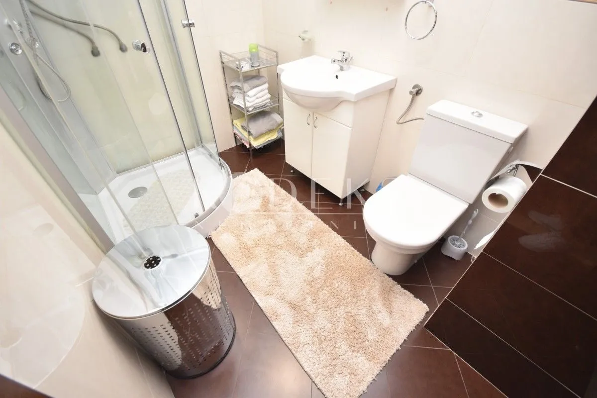 Izdavanje, dvosoban stan, 75m², Gorica C, Podgorica