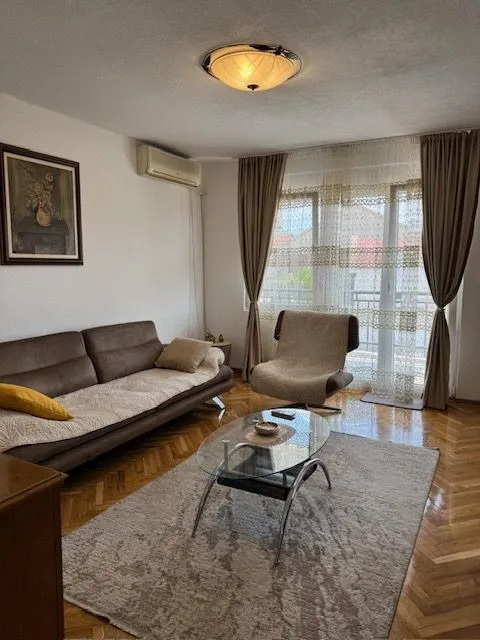 Izdavanje, dvosoban stan, 75m², Gornja Gorica, Podgorica