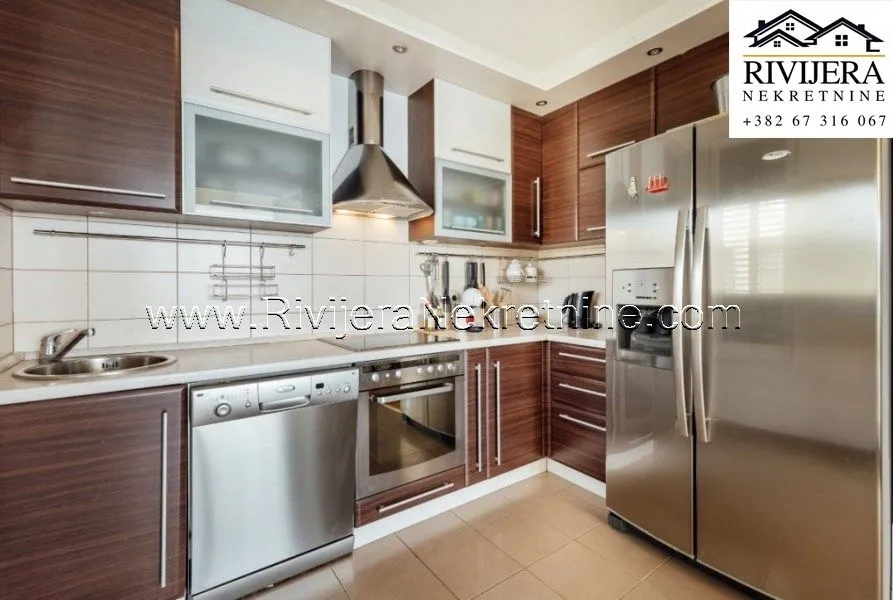 Prodaja, trosoban stan, 190m², Savina, Herceg Novi
