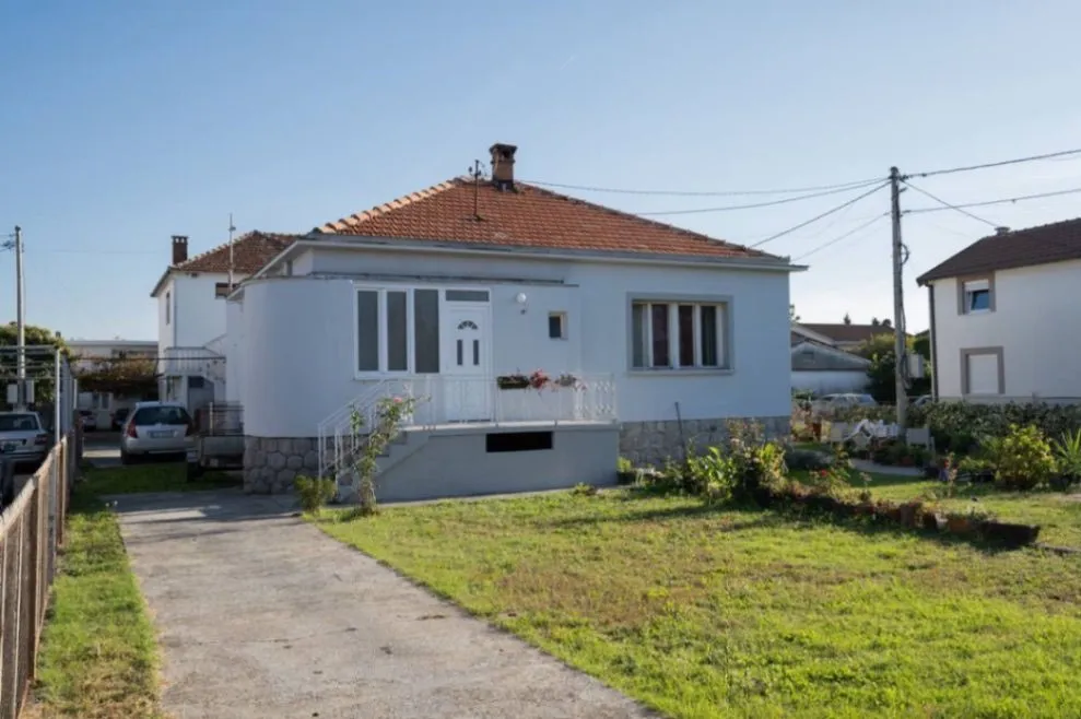 Prodaja, kuća, 140m², Masline, Podgorica