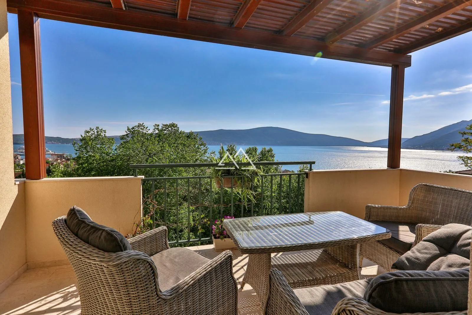 Prodaja, kuća, 240m², Centar, Tivat