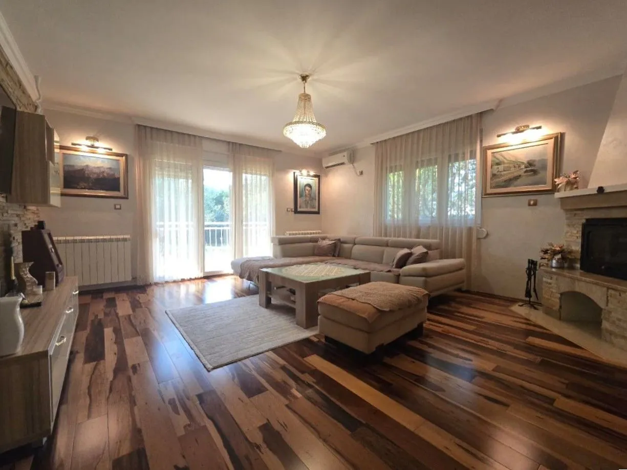 Rent, house, 184m², Velje Brdo, Podgorica
