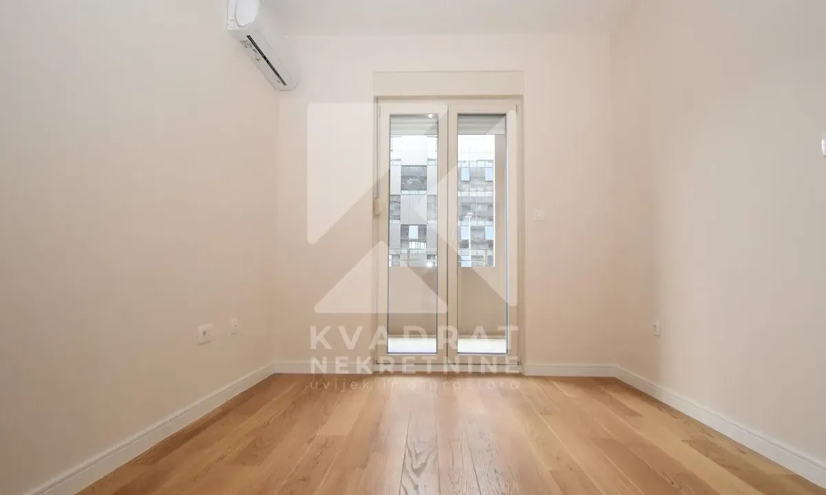 Izdavanje, dvosoban stan, 68m², Central Point, Podgorica