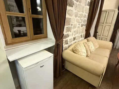 Rent, one bedroom apartment, 115m², Stari Grad Kotor, Kotor - image 3