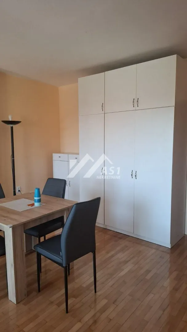 Izdavanje, jednosoban stan, 41m², Centar, Novi Sad