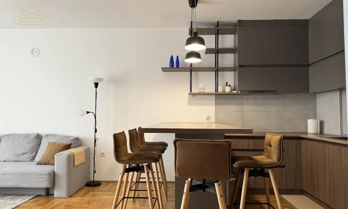 Izdavanje, četvorosoban stan, 79m², Bulevar patrijarha Pavla, Novi Sad Sve Podlokacije