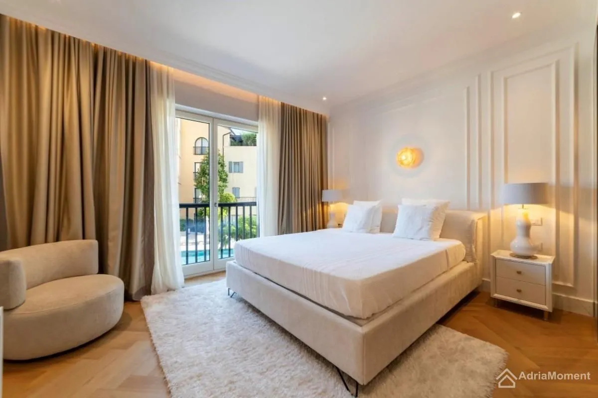Sale, three bedroom apartment, 201m², Centar, Tivat