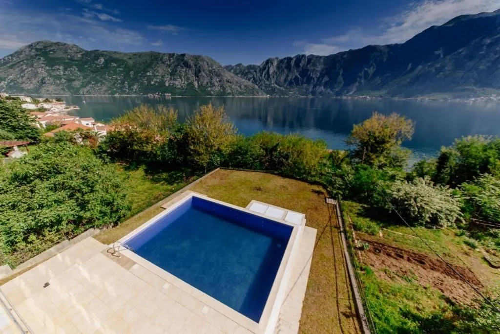 Sale, two bedroom apartment, 70m², Prčanj, Kotor